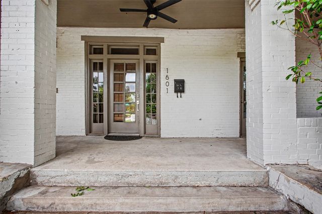1601 S Henderson Street, Fort Worth, TX 76104