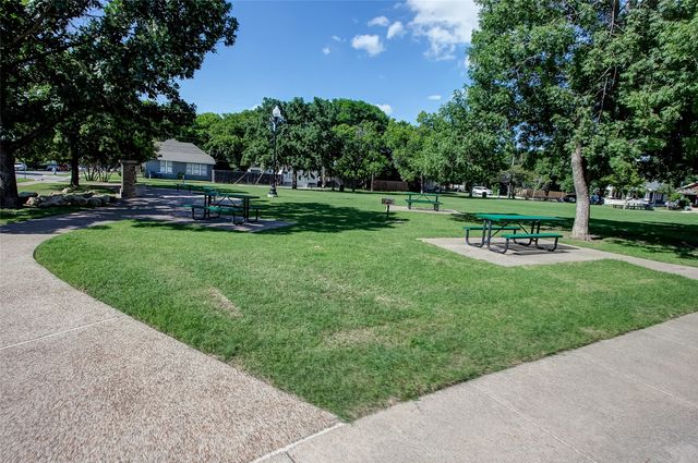 1601 S Henderson Street, Fort Worth, TX 76104
