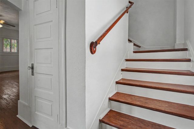 1601 S Henderson Street, Fort Worth, TX 76104