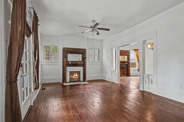 1601 S Henderson Street, Fort Worth, TX 76104