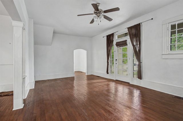 1601 S Henderson Street, Fort Worth, TX 76104