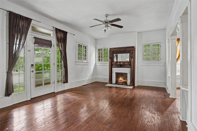 1601 S Henderson Street, Fort Worth, TX 76104