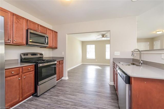 1679 Parkside Meadow Drive, Winston-salem, NC 27127