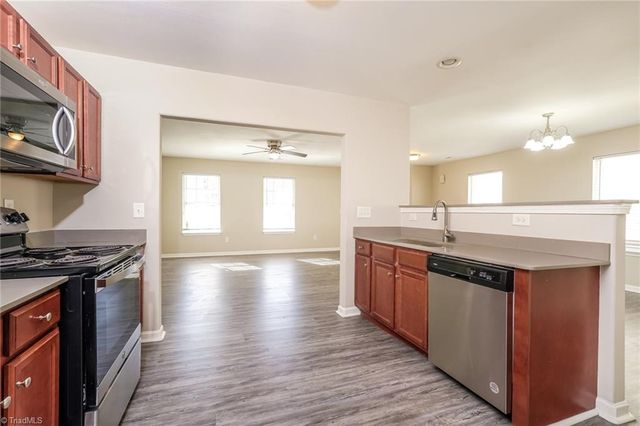 1679 Parkside Meadow Drive, Winston-salem, NC 27127