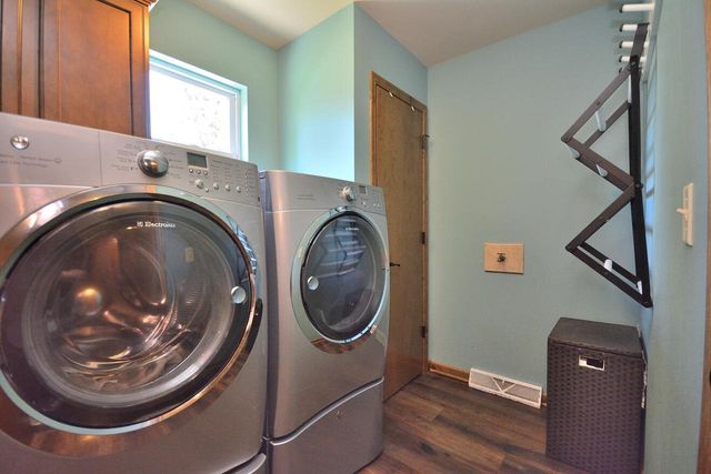 1525 Whitewater DRIVE, West Bend, WI 53095