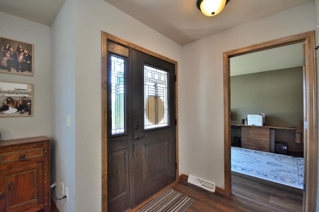 1525 Whitewater DRIVE, West Bend, WI 53095