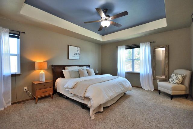 1525 Whitewater DRIVE, West Bend, WI 53095
