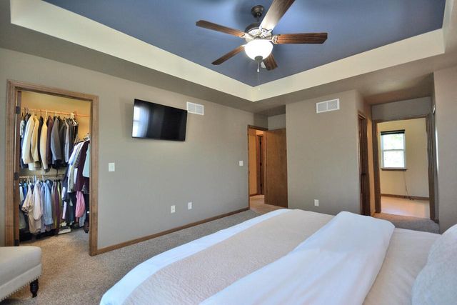 1525 Whitewater DRIVE, West Bend, WI 53095