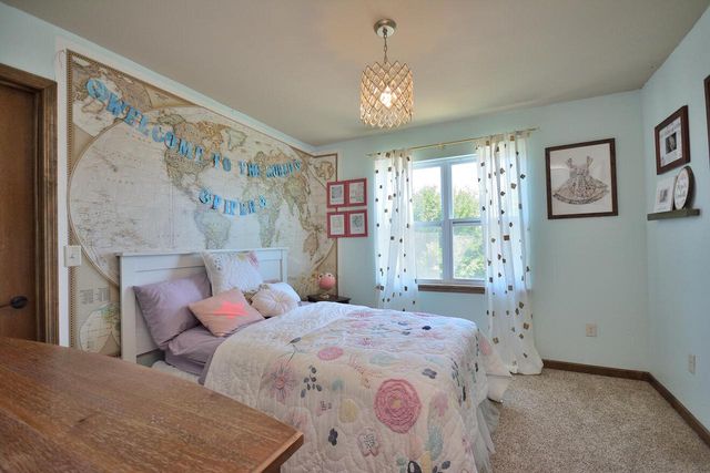 1525 Whitewater DRIVE, West Bend, WI 53095