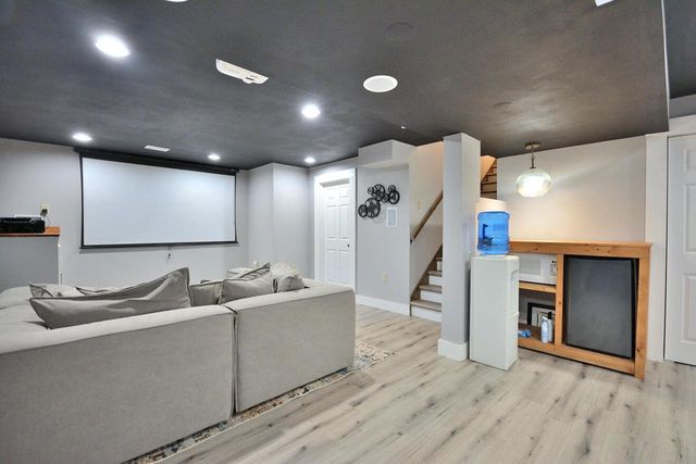 1525 Whitewater DRIVE, West Bend, WI 53095