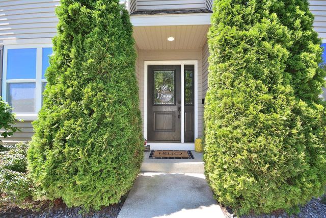1525 Whitewater DRIVE, West Bend, WI 53095