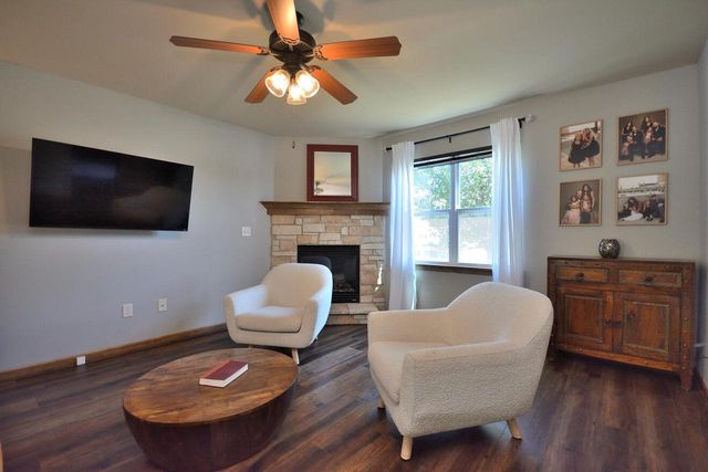 1525 Whitewater DRIVE, West Bend, WI 53095