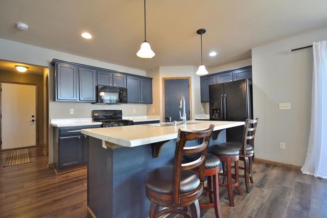 1525 Whitewater DRIVE, West Bend, WI 53095