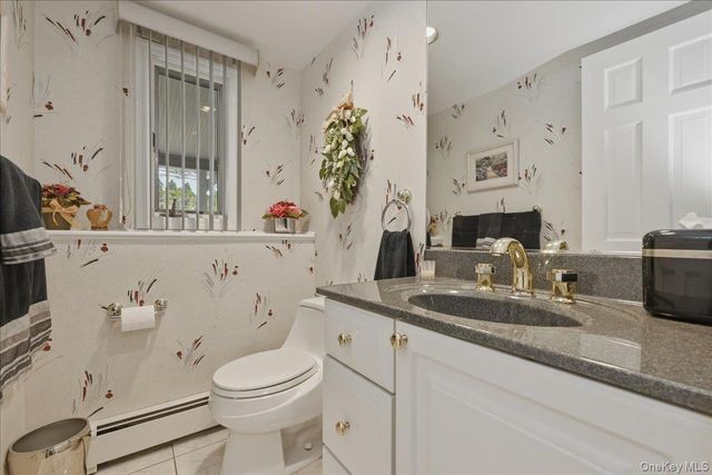 19 Keswick Lane, Plainview, NY 11803