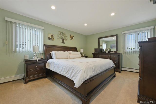 19 Keswick Lane, Plainview, NY 11803