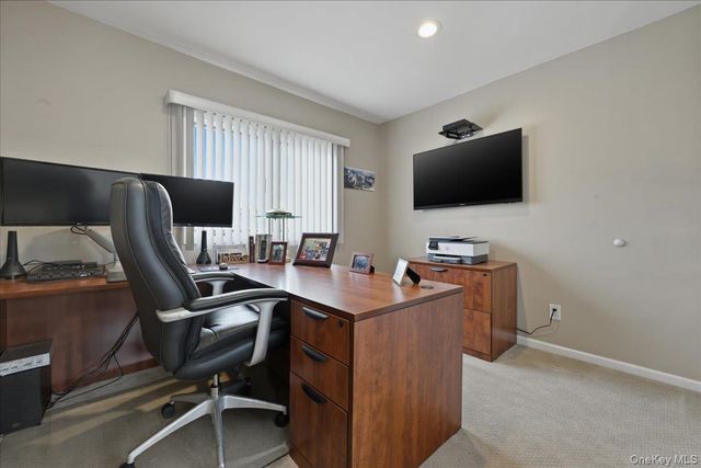 19 Keswick Lane, Plainview, NY 11803