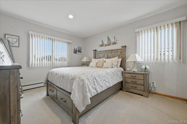 19 Keswick Lane, Plainview, NY 11803