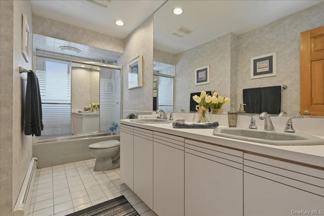 19 Keswick Lane, Plainview, NY 11803