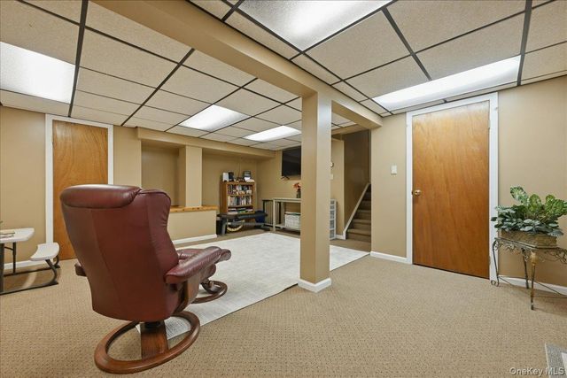 19 Keswick Lane, Plainview, NY 11803