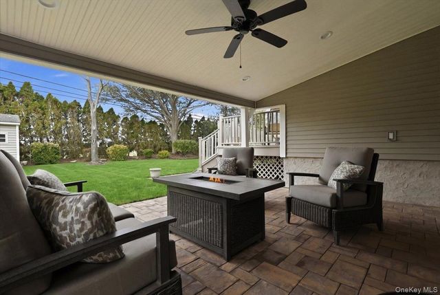 19 Keswick Lane, Plainview, NY 11803