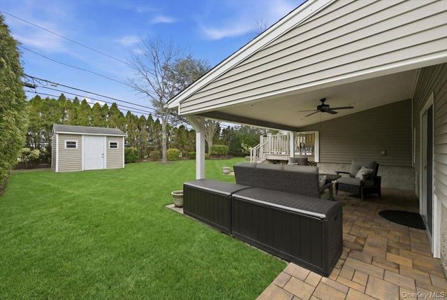 19 Keswick Lane, Plainview, NY 11803