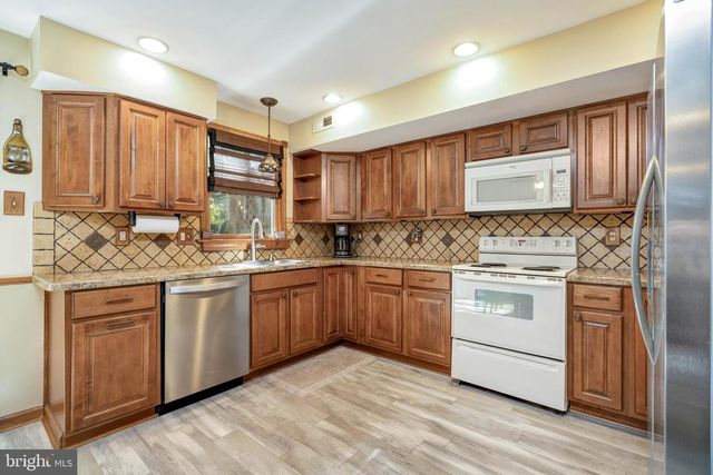 3933 WREXHAM CT, Bensalem, PA 19020