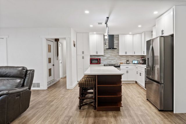 10 Beverly Court, Bedford, TX 76022