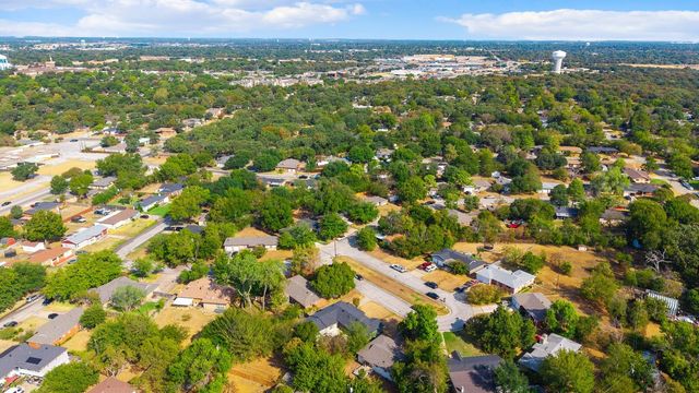 10 Beverly Court, Bedford, TX 76022