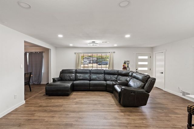 10 Beverly Court, Bedford, TX 76022