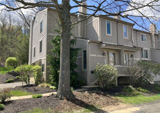 1548 Pineview Drive, Upper St Clair, PA 15241