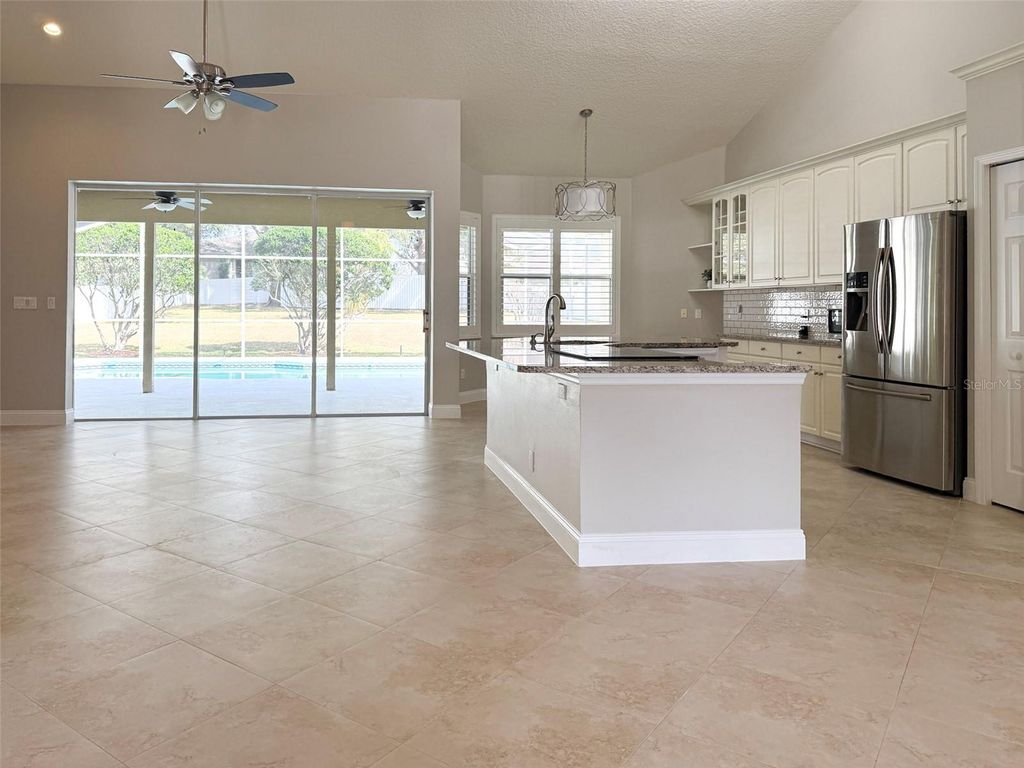 Image 14 of property listing at 19147 PARK PLACE BOULEVARD, Eustis, FL 32736
