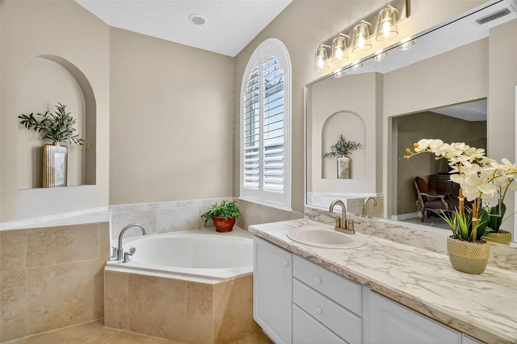 Image 25 of property listing at 19147 PARK PLACE BOULEVARD, Eustis, FL 32736