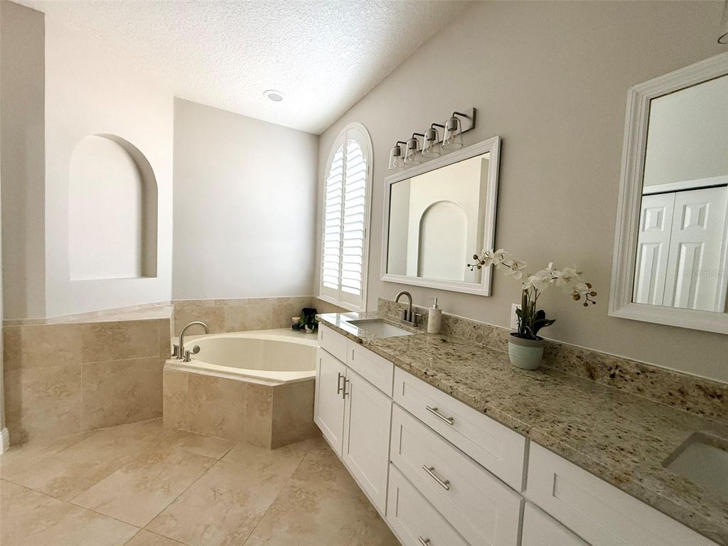 Image 26 of property listing at 19147 PARK PLACE BOULEVARD, Eustis, FL 32736