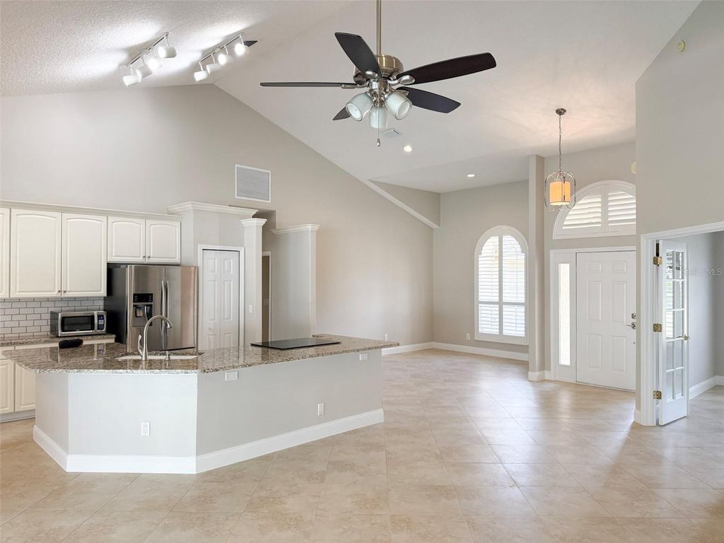 Image 4 of property listing at 19147 PARK PLACE BOULEVARD, Eustis, FL 32736