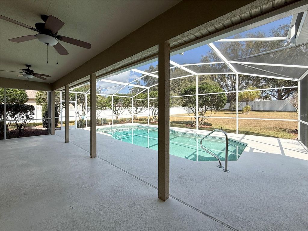 Image 41 of property listing at 19147 PARK PLACE BOULEVARD, Eustis, FL 32736