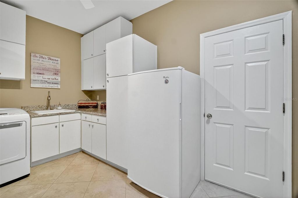 Image 42 of property listing at 19147 PARK PLACE BOULEVARD, Eustis, FL 32736