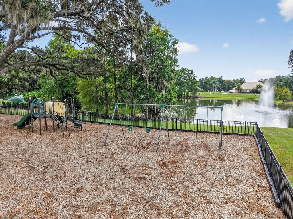 Image 45 of property listing at 19147 PARK PLACE BOULEVARD, Eustis, FL 32736