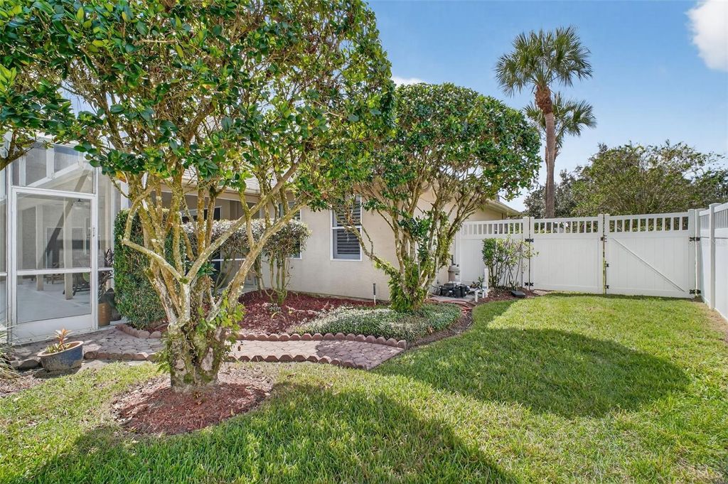 Image 53 of property listing at 19147 PARK PLACE BOULEVARD, Eustis, FL 32736