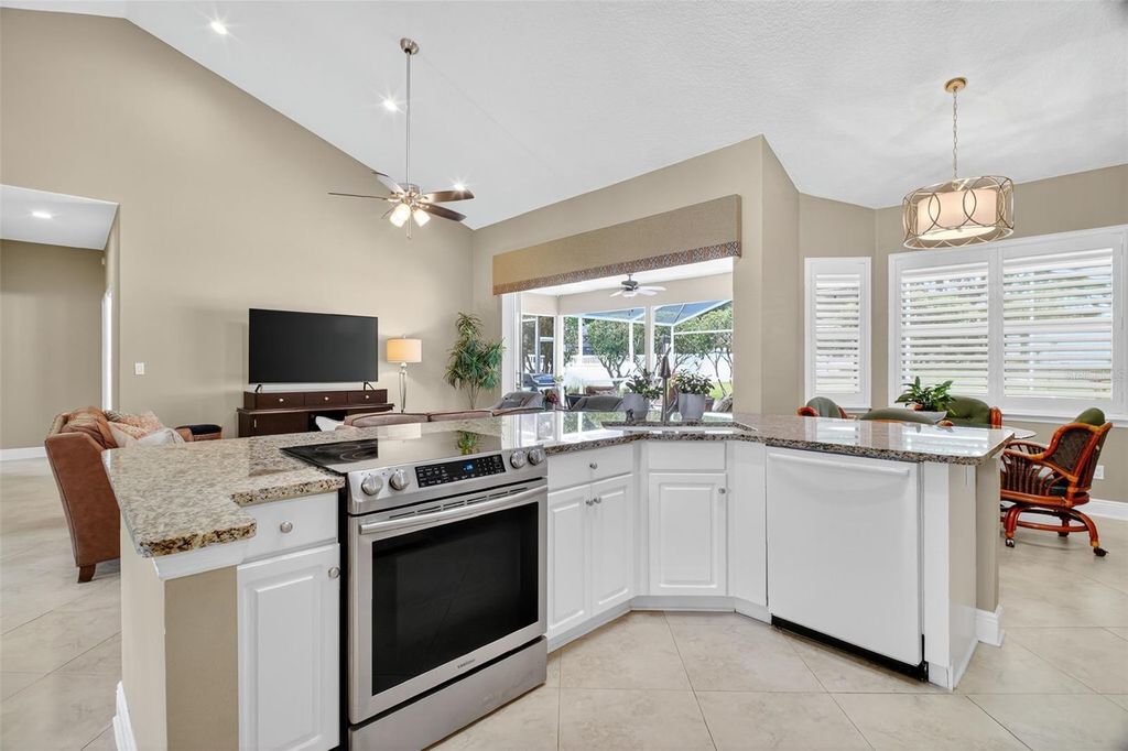 Image 10 of property listing at 19147 PARK PLACE BOULEVARD, Eustis, FL 32736