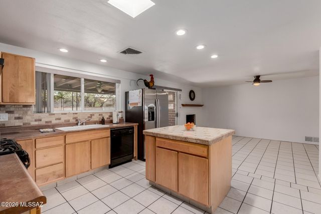 8808 E Wallen Ridge Drive, Tucson, AZ 85710