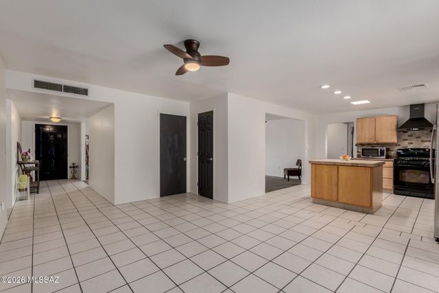 8808 E Wallen Ridge Drive, Tucson, AZ 85710