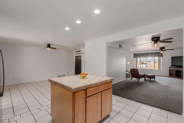 8808 E Wallen Ridge Drive, Tucson, AZ 85710