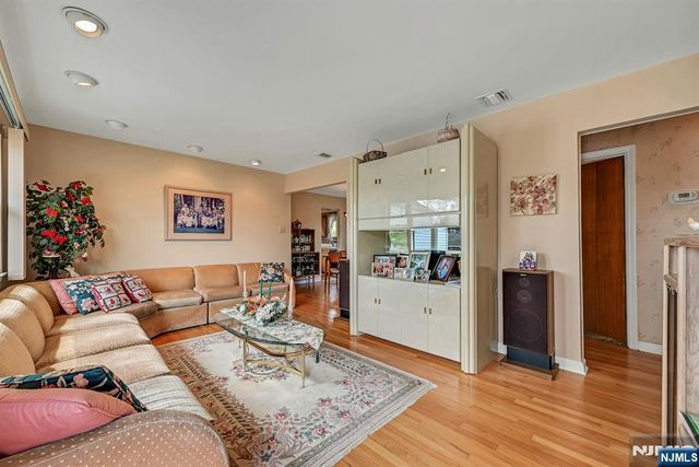 15 Clark Street, Cresskill, NJ 07626