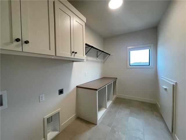 16063 S Twilight Lane, Olathe, KS 66062