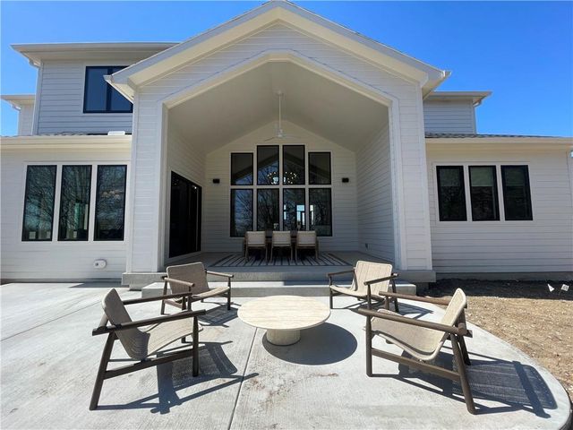 16063 S Twilight Lane, Olathe, KS 66062