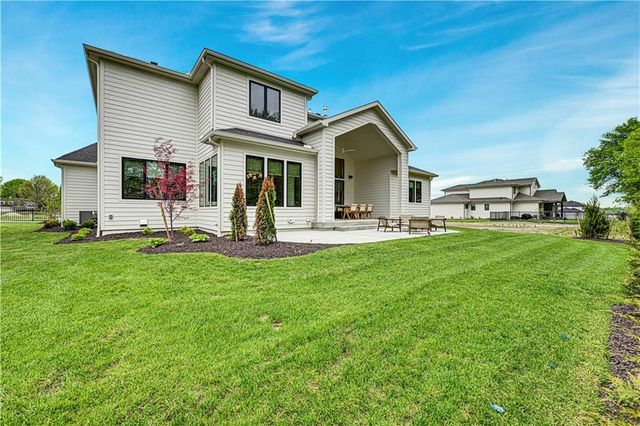 16063 S Twilight Lane, Olathe, KS 66062