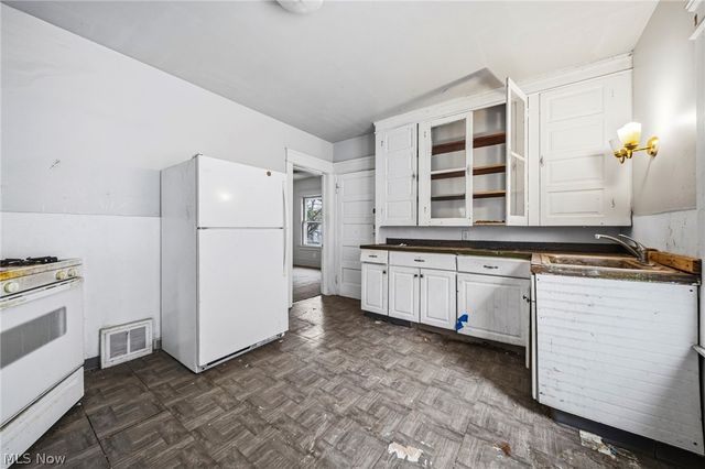 6732 Edna Avenue, Cleveland, OH 44103
