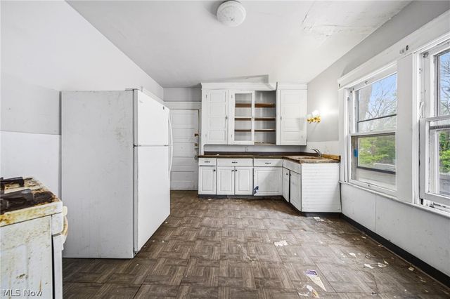 6732 Edna Avenue, Cleveland, OH 44103