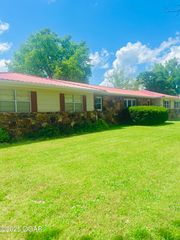 2119 S Main Street, Carthage, MO 64836
