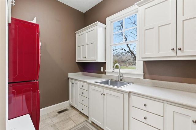 3208 W 154th Street, Overland Park, KS 66224